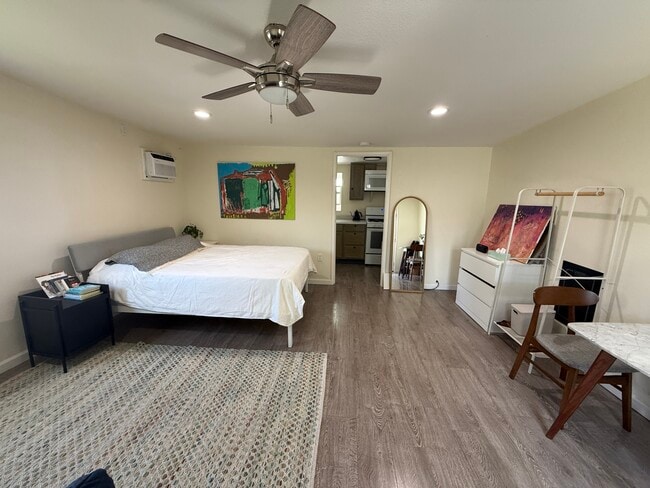 1756 S Genesee Ave Unidad Backhouse