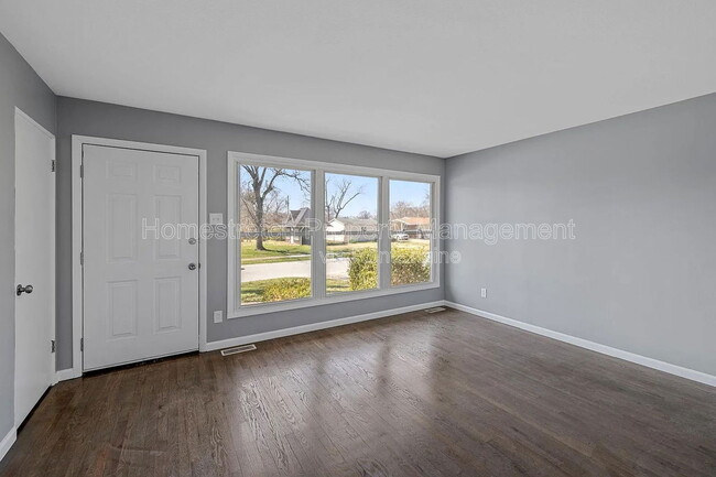 Photo - 250 Coteau Ln