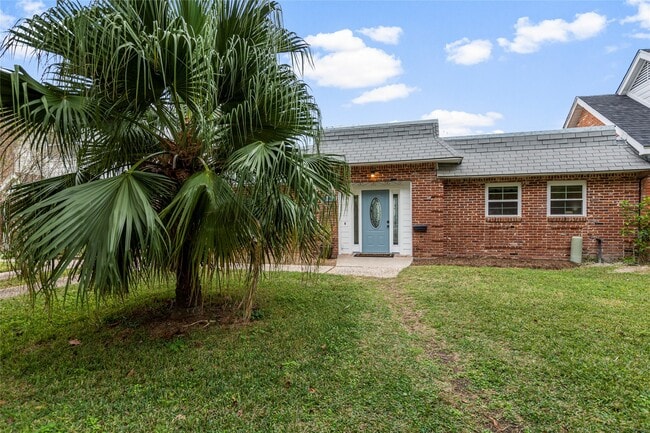 Photo - 1815 Saxony Ln