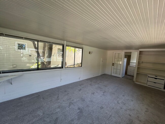 1135 & 1135 1/2  Mill St.