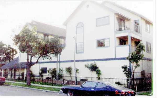 1635 Locust Ave - 1635 Locust Ave