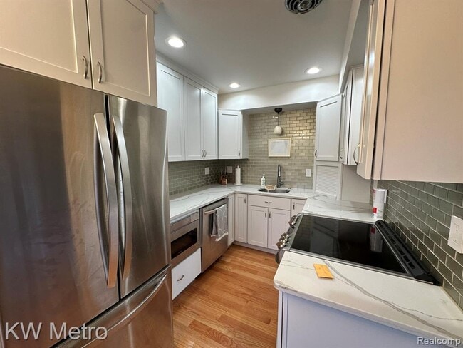 Photo - 17560 Mack Ave Unit 18