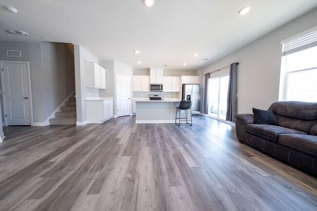 Photo - 17073 Dysart Pl