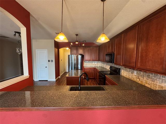 9909 Fressia Ln