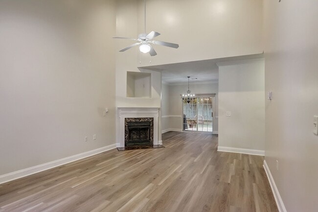 Photo - 893 W Pointe Dr