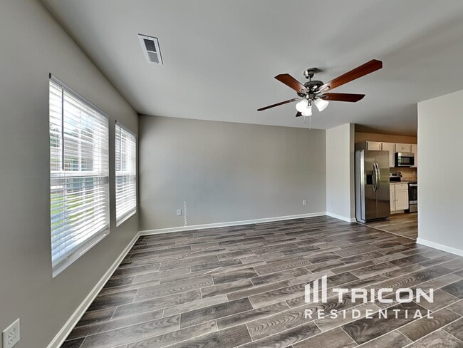 Photo - 437 Brookfield Dr