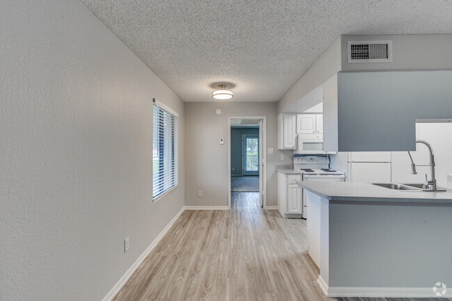 1BR, 1BA - 679SF - Dining Roon - Miramonte