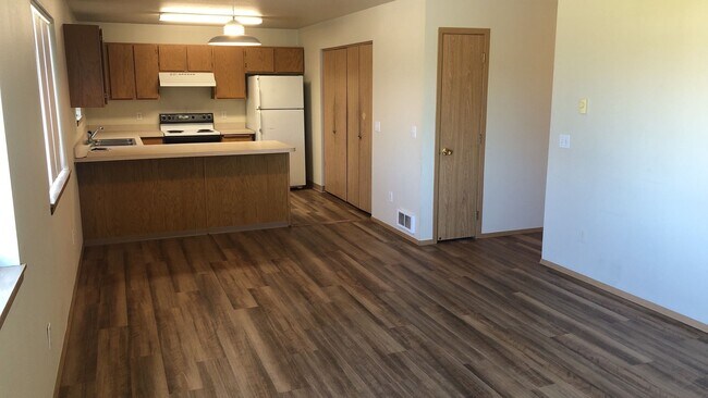 Photo - 305 NW Parr Dr Unit B