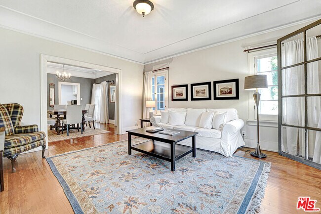 Photo - 619 N Plymouth Blvd Unidad 619