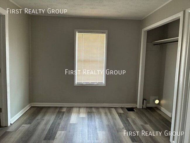 Photo - 1671 Gummer Ave