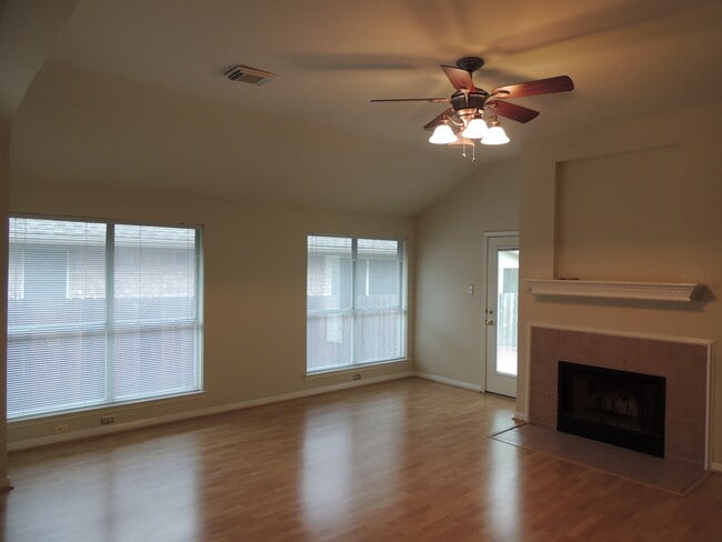 Photo - Beautiful 3 bedroom home Close to The Domain!