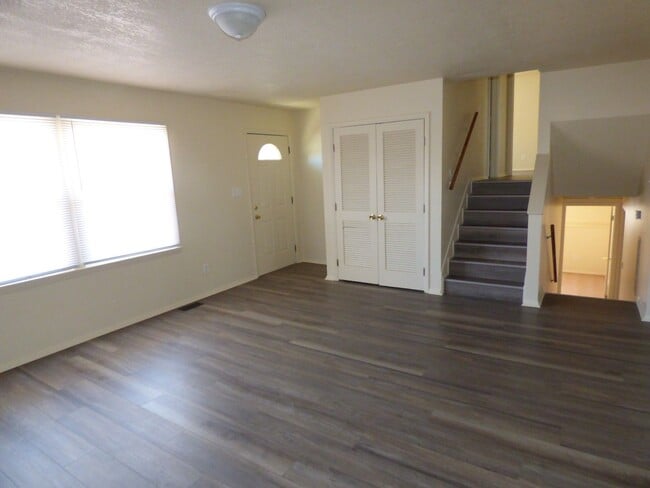 Photo - 6914 Autumn View Dr