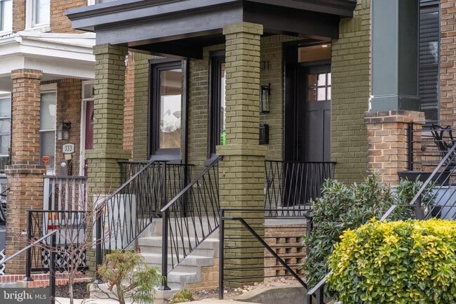 Photo - 331 W St NE Unit 1