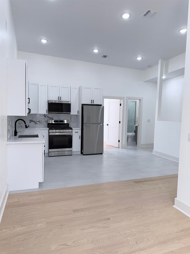 Photo - 741 Grand St Unidad 3
