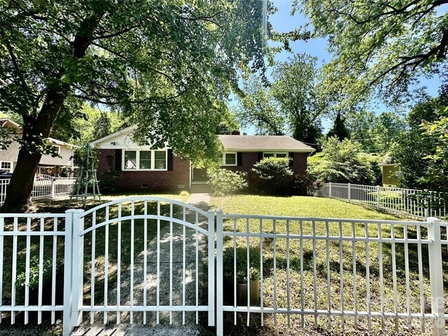 Building Photo - 710 Neil St