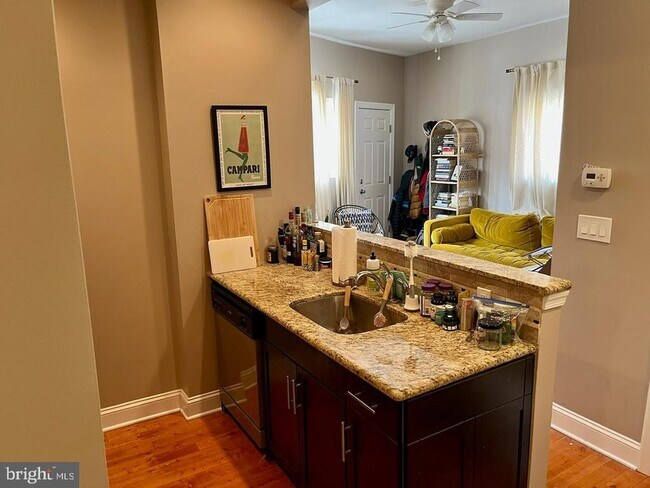 Photo - 2001 Tulip St