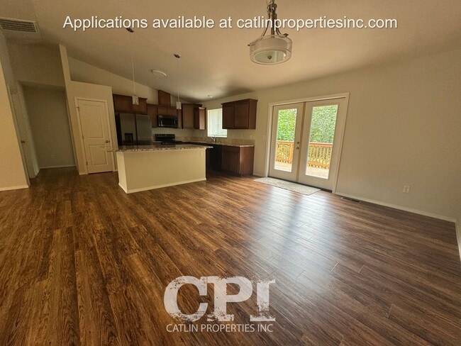 Photo - 655 Chapman Rd