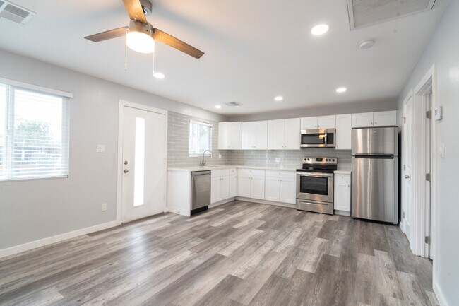 Photo - 1421 S Rita Ln