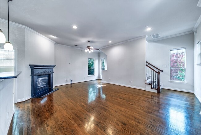 1712 Mary St