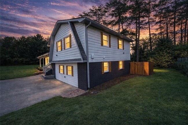 Photo - 3210 Ebenezer Rd NE