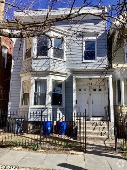 Building Photo - 741 Summer Ave Unit 1 Rental