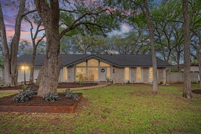 Building Photo - 9503 Castlewood Dr