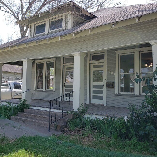 Photo - 1209 Howard St