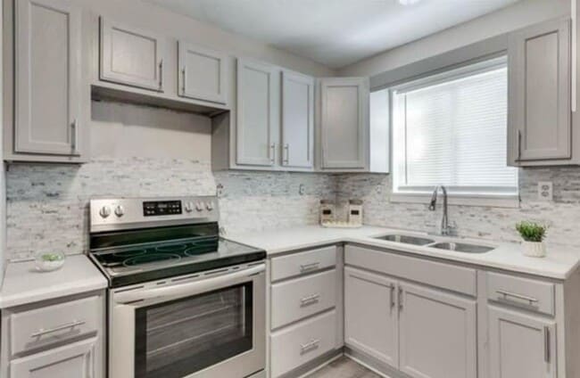 Photo - 1895 Dunlap Ave