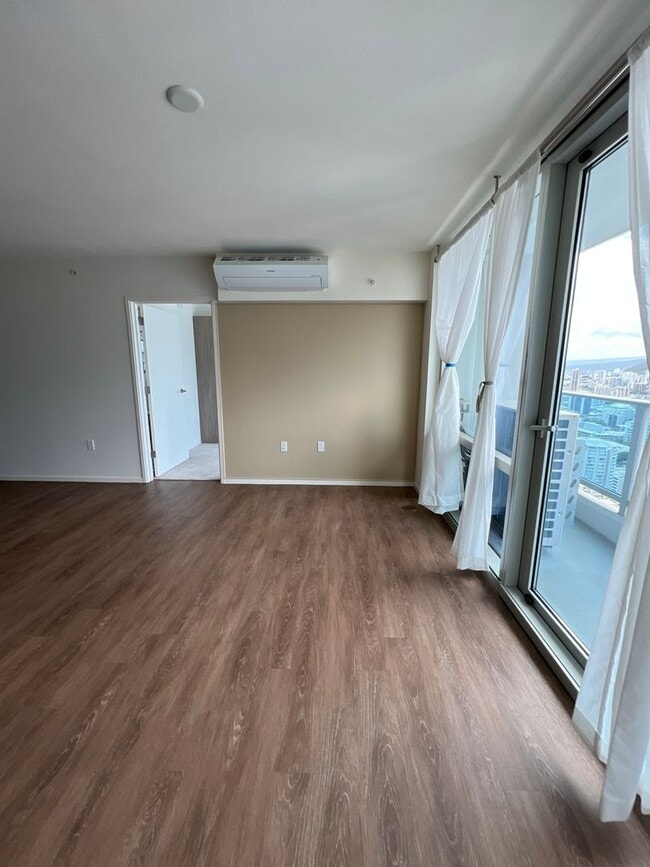 Photo - Prime Location- Kapiolani Residence 43d floor- Great views!