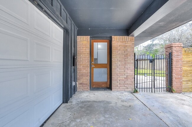 Photo - 9006 Dunlap St