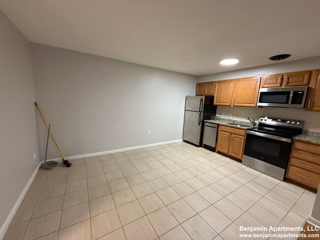 Building Photo - 209 Babcock St Unit 1d