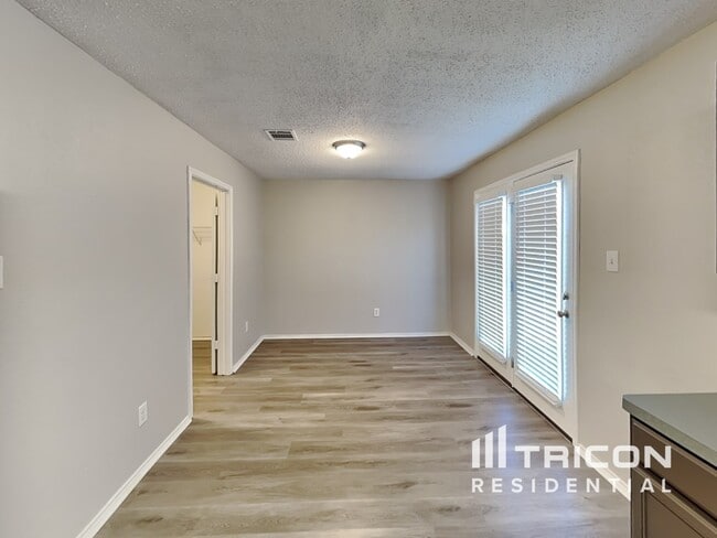 Photo - 211 Meagan St