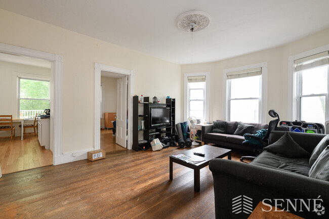Building Photo - 14 Trowbridge St Unit 4 Rental