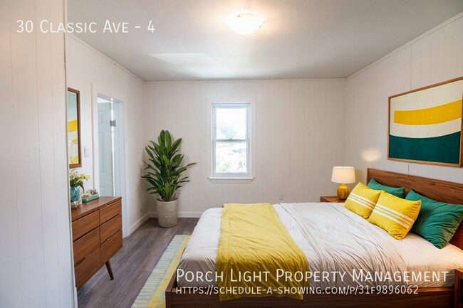 Photo - Renovated Spacious 1 Bedroom with parking ... Unit 4