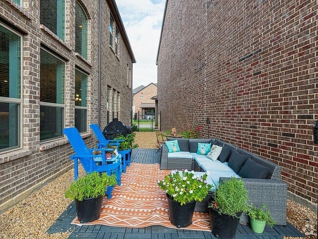 Building Photo - 576 Courtyard Ln Rental
