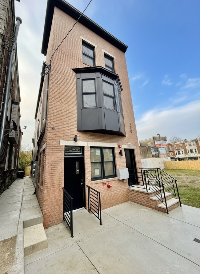 Building Photo - 178 W Seymour St Unit 2