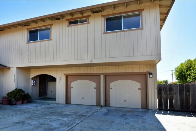 Building Photo - 18854-18858p Unit 18854p