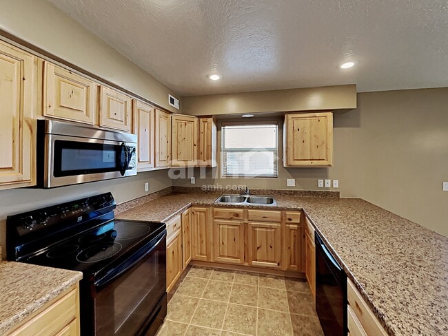 Photo - 1438 W 250 N