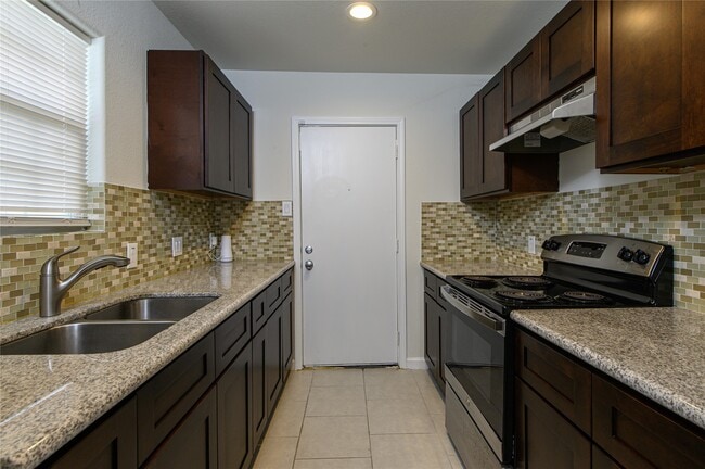 Photo - 3409 Simmons St