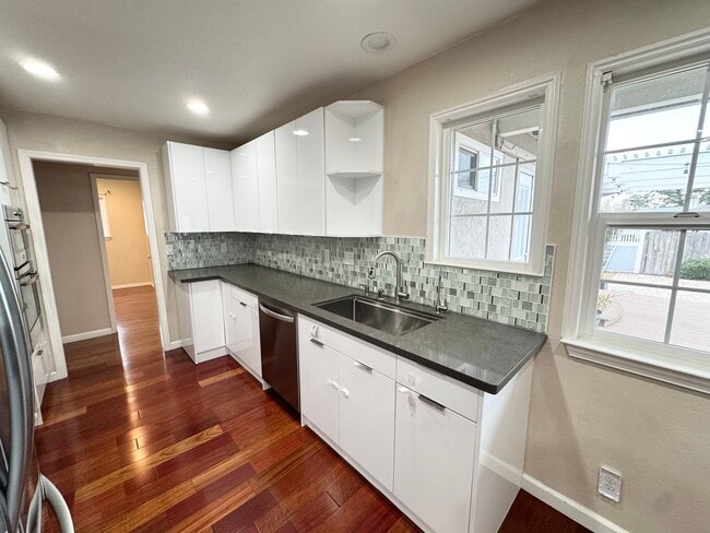 Photo - Great Shape Townhome in Pleasanton with shared driveway