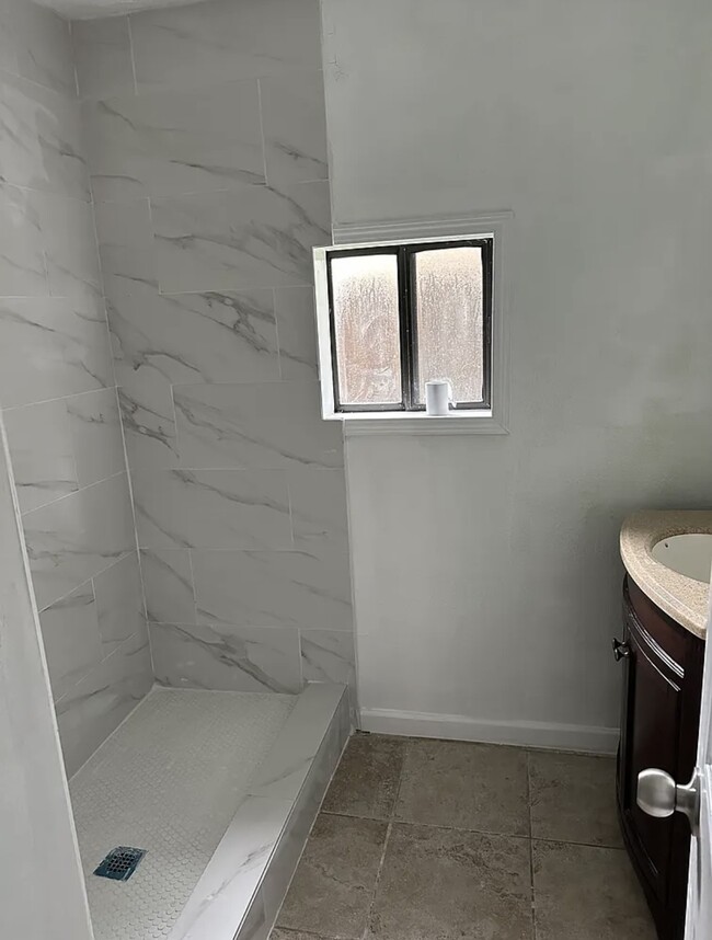 Photo - 611 N Shady Ln