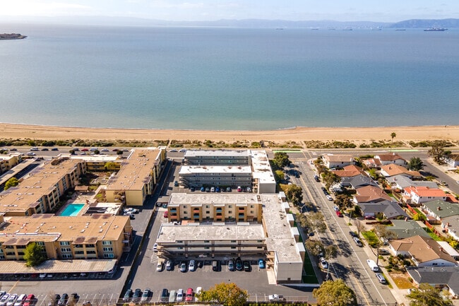 Photo - Outrigger Apartments