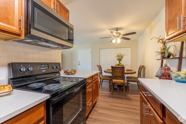 2BR, 1BA - 900SF - Kitchen