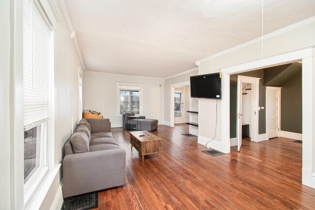 Photo - 3274 Briggs Blvd NE