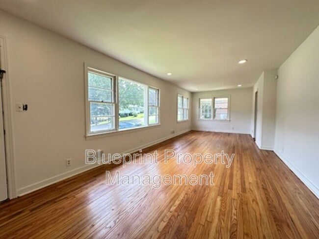 Photo - 9836 Redcliff Rd
