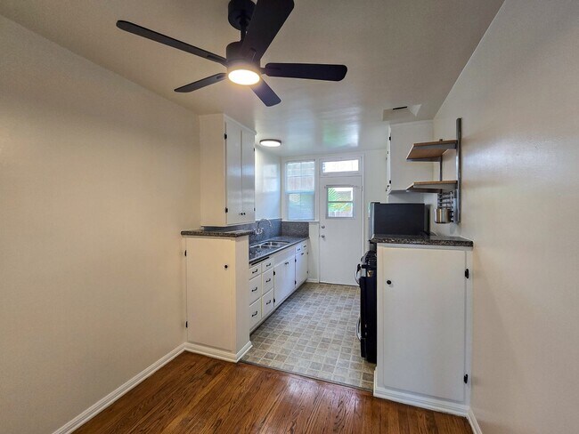 2002 N Vermont Ave Unidad 2002