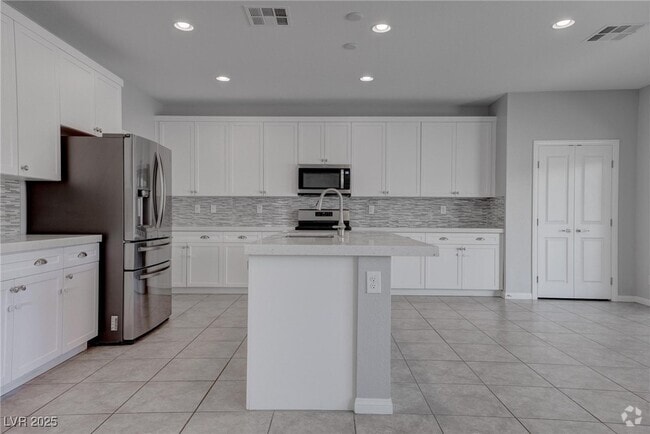 Building Photo - 114 Manzanita Falls Ave Rental