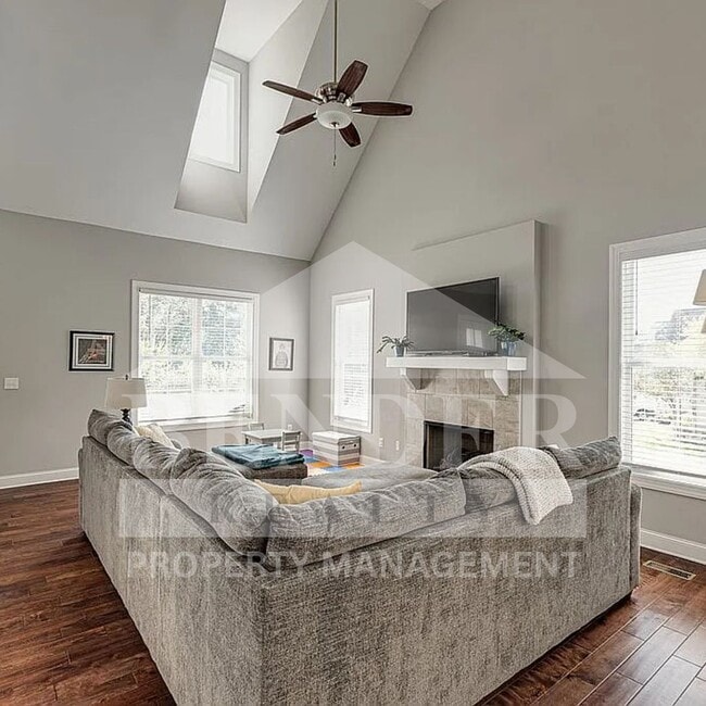 Photo - Beautiful Like New Home in Ooltewah