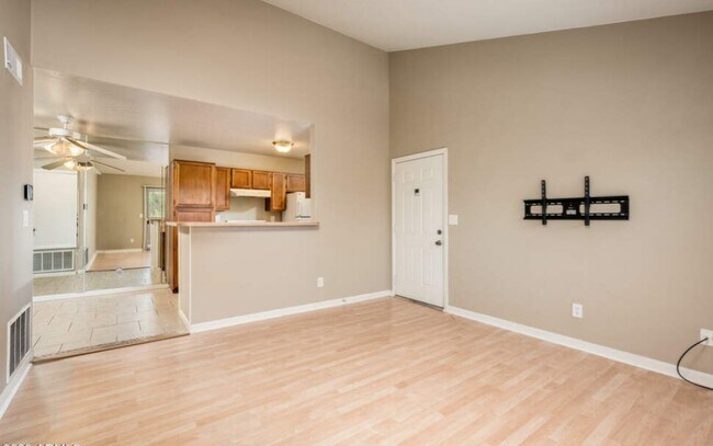 Photo - 1942 S Emerson Unidad 1942 S. Emerson