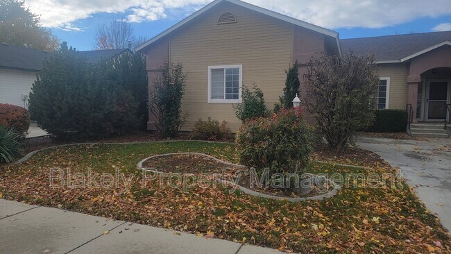 Photo - 917 W Greenhead St